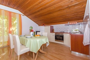 Apartment (A6) | Private kitchen | Fridge, stovetop, cookware/dishes/utensils