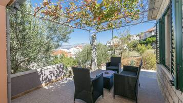 House | Terrace/patio