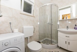 Casa | Banheiro | Chuveiro, secador de cabelo