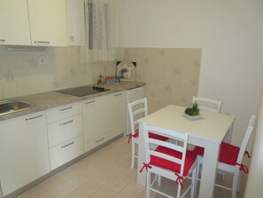 Private kitchen | Fridge, microwave, oven, stovetop - House Marica (Marina)