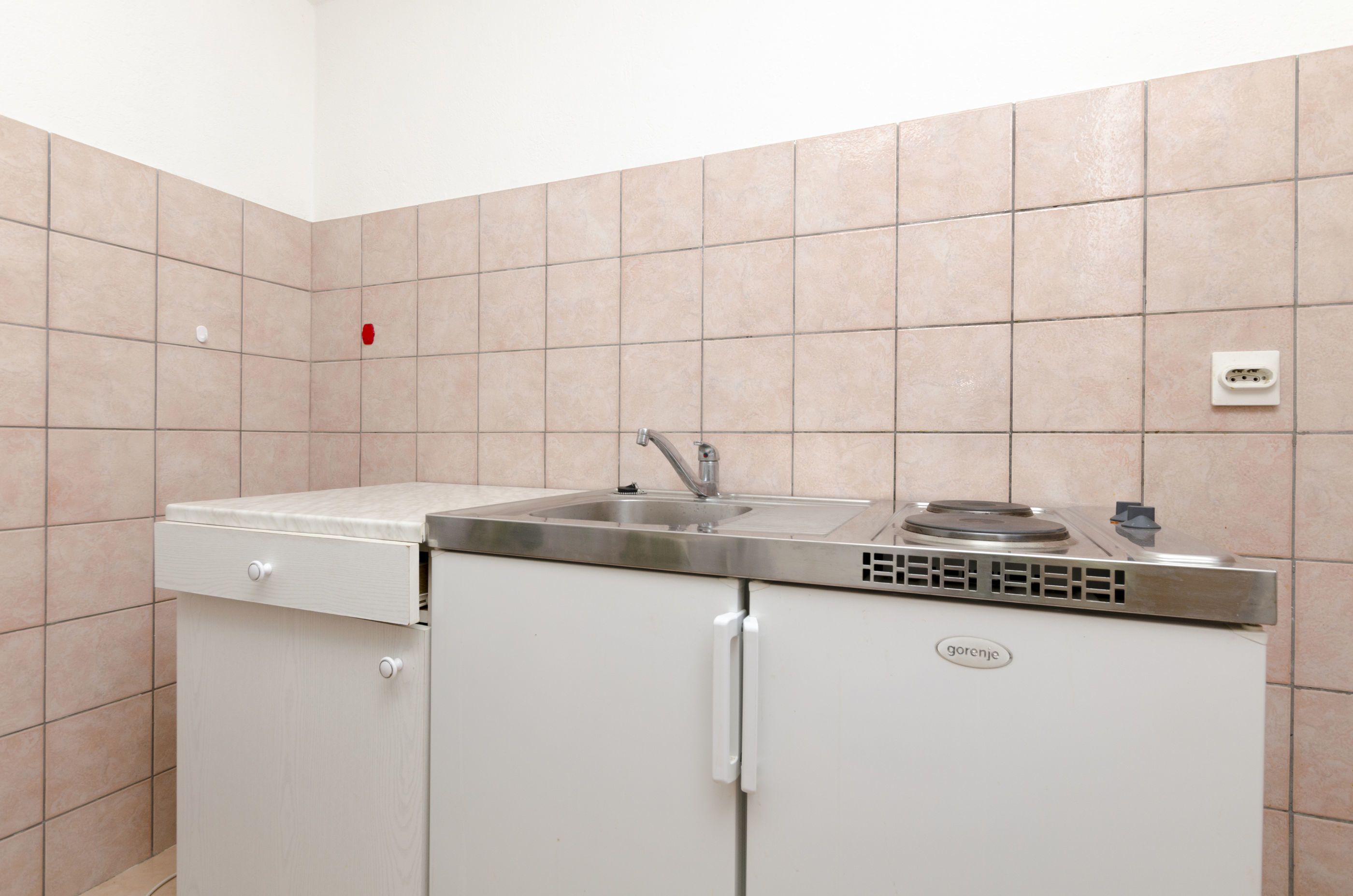 Private kitchen | Fridge, stovetop, cookware/dishes/utensils, freezer