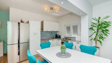 Appartement (A3) | Cuisine privée | Réfrigérateur, plaque de cuisson, bouilloire électrique