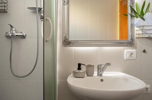 Apartment (A1) | Bathroom | Shower