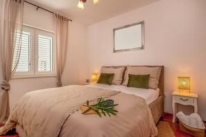 Apartment (A2) | 3 bedrooms, free WiFi - Apartments Matija (Rogoznica)