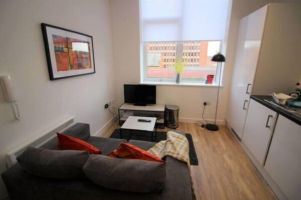 Smart TV - Short Stay Apartments Chester – With Parking (Chester)