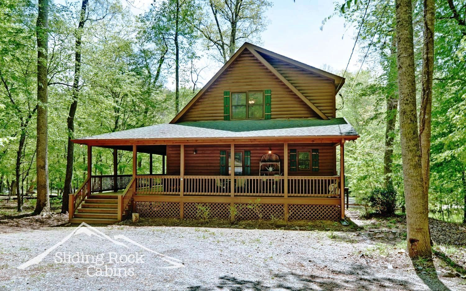 Coosawattee River, flat yard, hot tub, fenced area-pet friendly