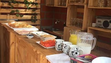 Desayuno de autoservicio incluido todos los días