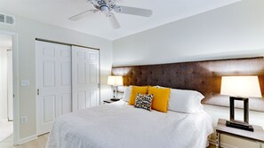 2 slaapkamers, een strijkplank/strijkijzer, gratis wifi, beddengoed