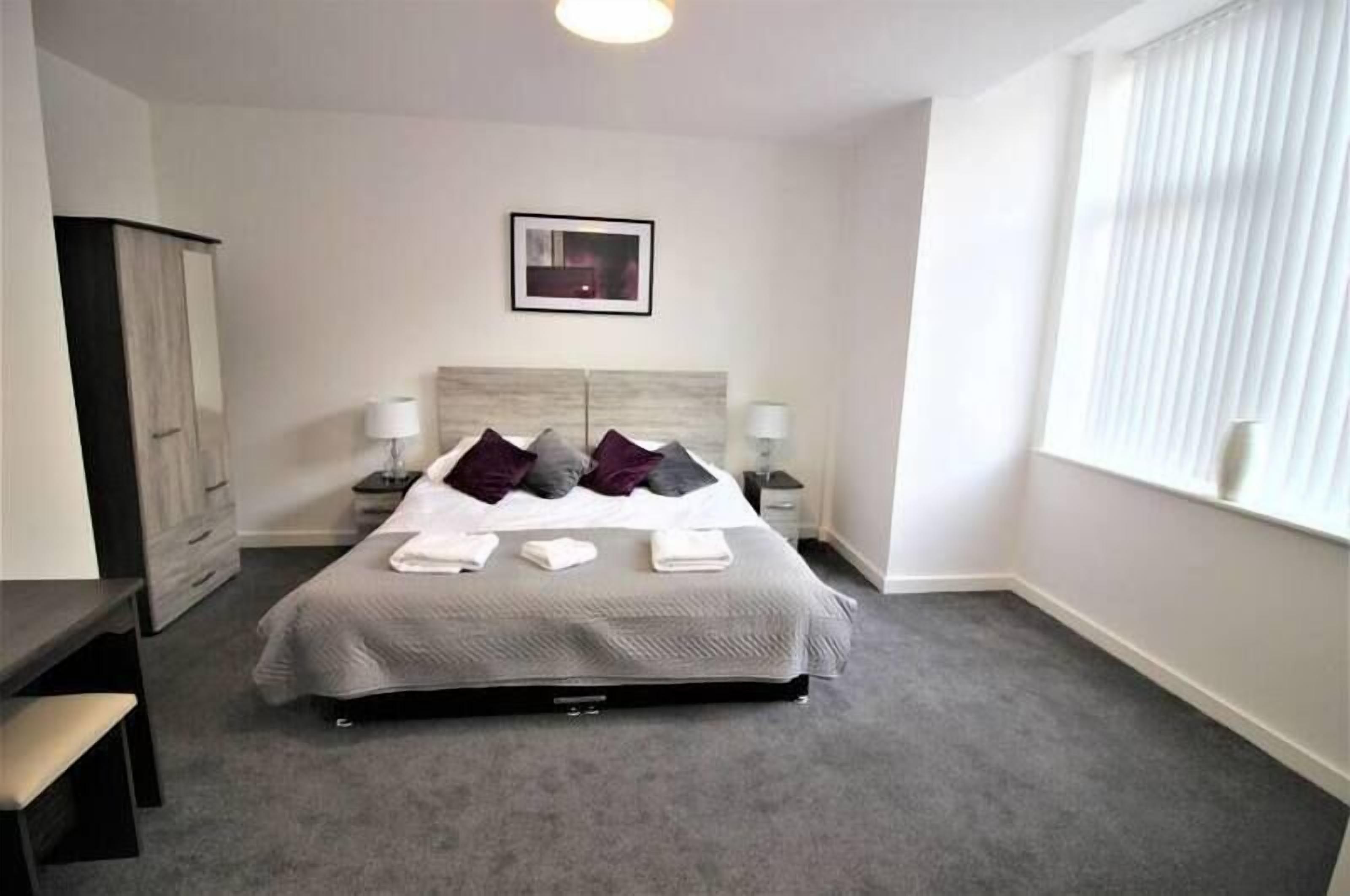 1 غرفة نوم ومكواة/لوح كي وواي فاي مجانًا وملاءات أسرّة