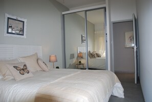 3 bedrooms, desk, iron/ironing board, free WiFi