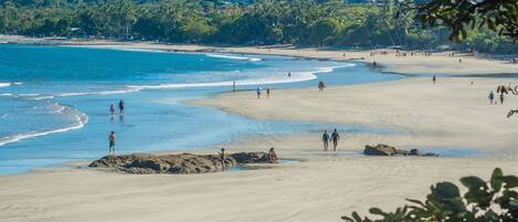 Beach nearby, sun loungers, beach towels
