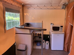 Family Tent | Private kitchen | Full-size fridge, stovetop, coffee/tea maker, cookware/dishes/utensils