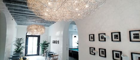 المنشأة من الداخل