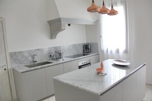 Full-size fridge, microwave, oven, stovetop - TamB&B (Bologna)
