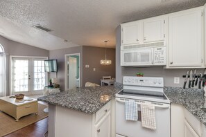 冰箱、微波炉、烤箱、炉灶