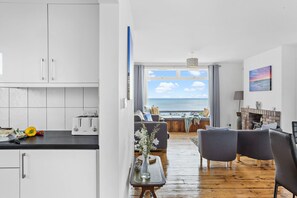 Interior - Lighthouse View - Woodburner & Sea View (Brixham)