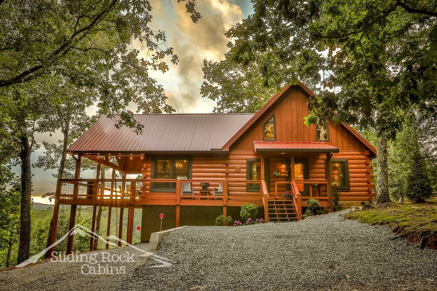 hot tub, Exceptional Views, romantic, secluded, pet friendly WIFI, porch.
