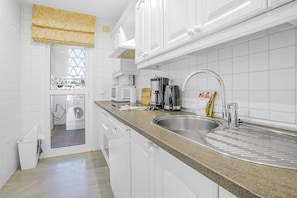 Réfrigérateur, micro-ondes, four, lave-vaisselle