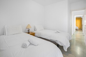 2 chambres, fer et planche à repasser, accès au Wi-Fi (inclus)
