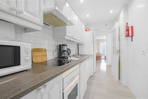 Réfrigérateur, micro-ondes, four, lave-vaisselle