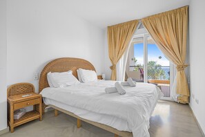 2 slaapkamers, een strijkplank/strijkijzer, gratis wifi, beddengoed