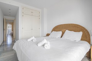 2 chambres, fer et planche à repasser, accès au Wi-Fi (inclus)