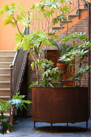 Property grounds - LUXURY STRUCTURE ON THE SHORE AT THE LAKE MARONE (Marone)