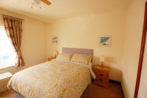 2 slaapkamers, een strijkplank/strijkijzer, beddengoed