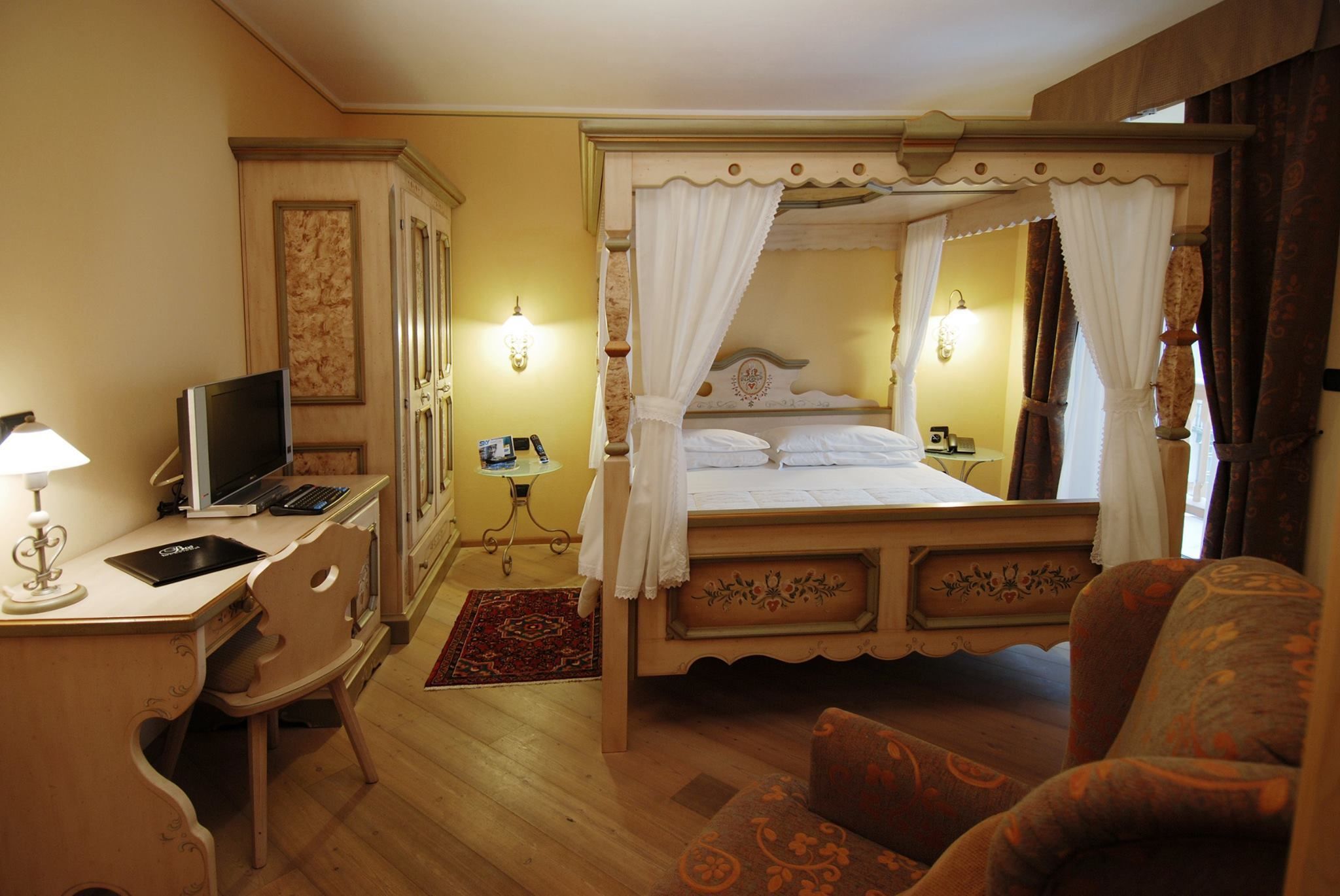 executive room | minibar, in-room safe, desk, free wifi