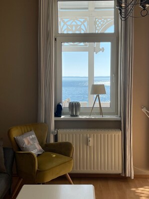 TV, DVD player, books, video library - Fantastic sea view, large south-facing balcony, 1st row - Fürstenhof Sassnitz 301 (Sassnitz)