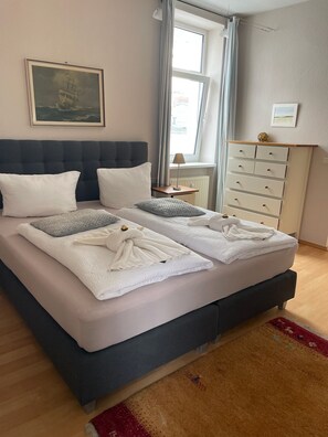 2 chambres, fer et planche à repasser, Wi-Fi gratuit, draps fournis