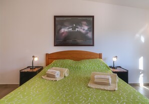 4 habitaciones, tabla de planchar con plancha, cuna de viaje y wifi