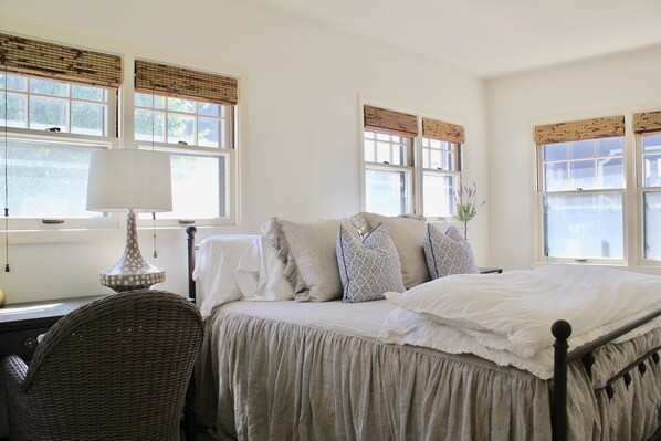3 bedrooms, desk, iron/ironing board, free WiFi