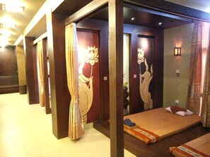 A hotel room with a bed, a window, and a curtain with a floral design. - Capital Hotel (Mandalay)