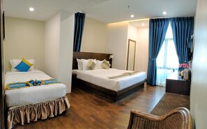 Minibar, in-room safe, desk, soundproofing - Capital Hotel (Mandalay)