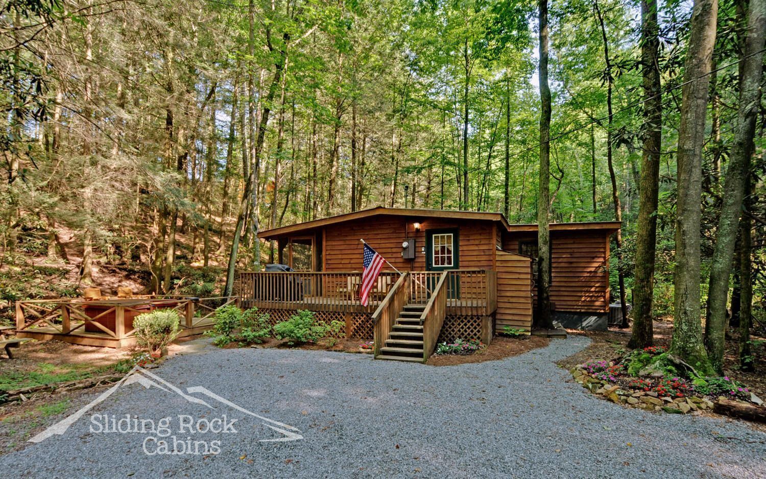 Rustic, creek, pet friendly-fenced yard, hot tub, fireplace, WIFI ADULT ONLY
