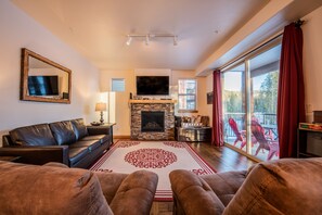 Älytelevisio, takka, DVD-soitin, kirjoja