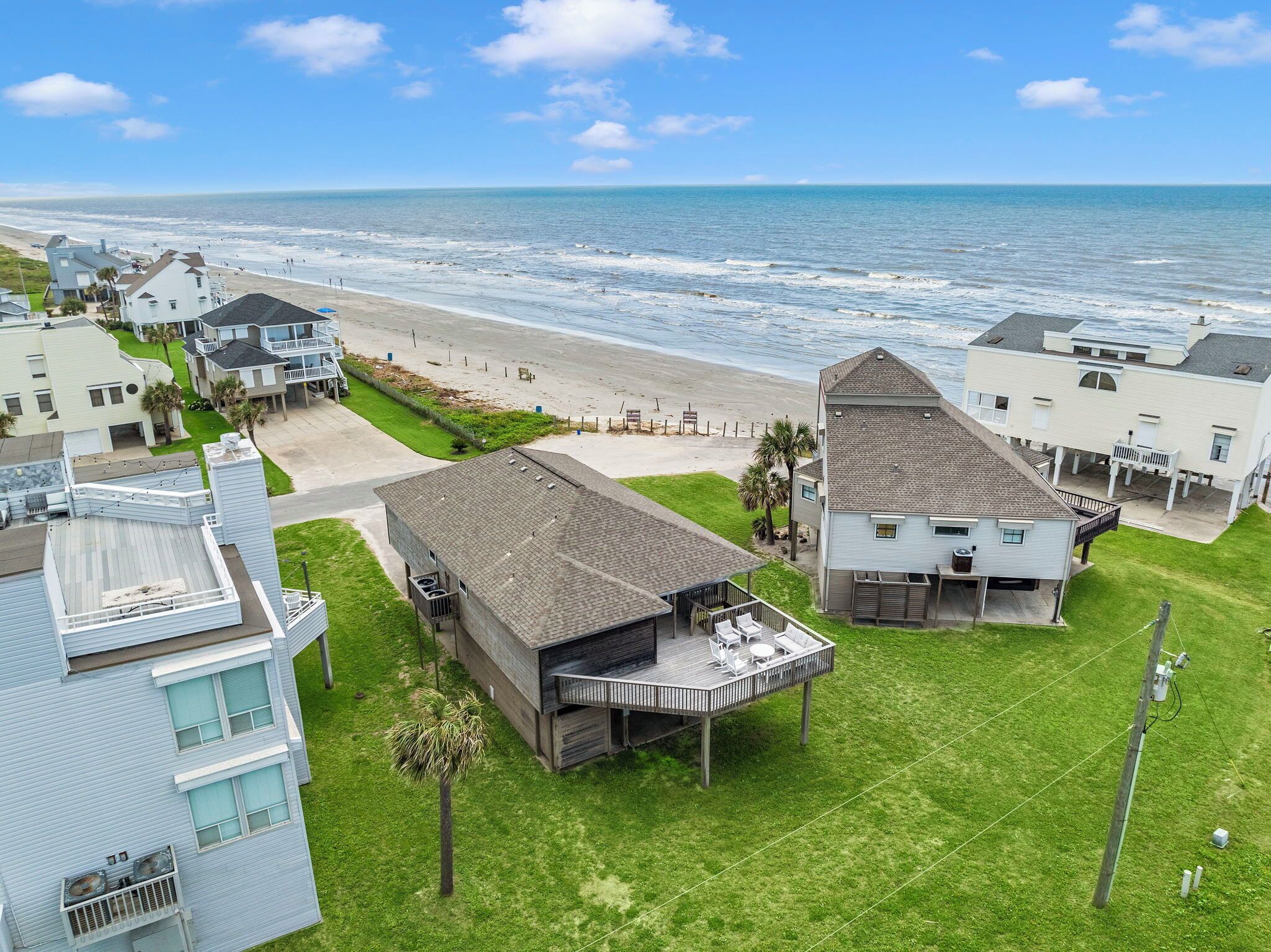 Almost Beachfront - Steps from Beach - Close to Town