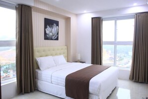 3 bedrooms, in-room safe, WiFi, wheelchair access