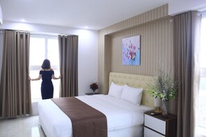3 bedrooms, in-room safe, WiFi, wheelchair access