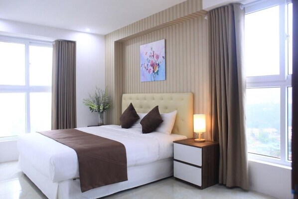 3 bedrooms, in-room safe, WiFi, wheelchair access