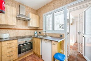 Réfrigérateur, micro-ondes, four, grille-pain