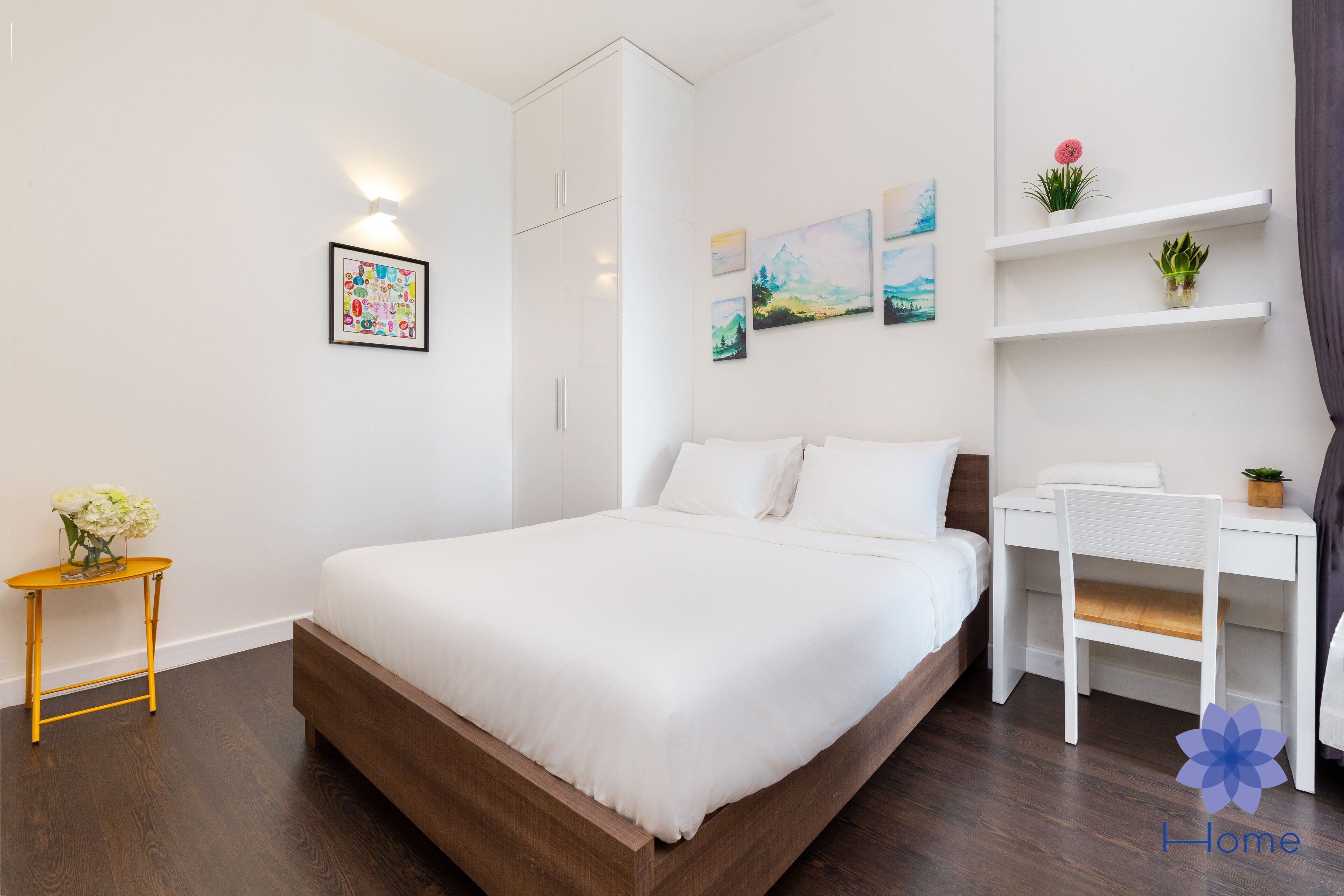 2 室のベッドルーム、セーフティボックス (室内)、デスク、アイロン / アイロン台