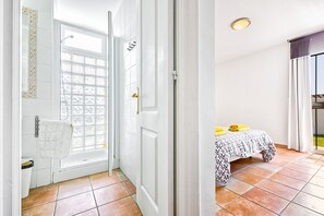 3 bedrooms, iron/ironing board, free WiFi, bed sheets - J03 Villa Mabola - Villa (Sitio de Calahonda)