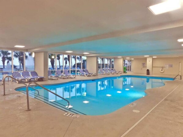 屋内プール、温水プール