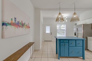 Interior - Cozy Downtown Charmer - 3br/2bath - Walk To Gulch (Nashville)