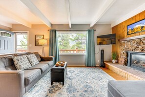 TV, fireplace, Netflix, books - Estes Park Condo w/ Deck & Views ~ 3 Miles to RMNP (Estes Park)