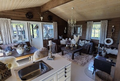 High standard cabin with view, hiking and fishing Ocean boat rental possible