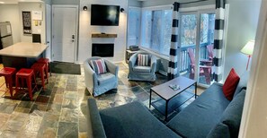Smart TV, fireplace