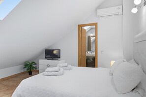 3 bedrooms, in-room safe, iron/ironing board, free WiFi - 1091 Charming Duplex in Marbella Old Town (Marbella)